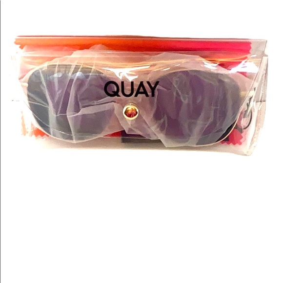 Quay Australia Jezabell GLD/SMK Oversized Sunnies - Picture 5 of 7